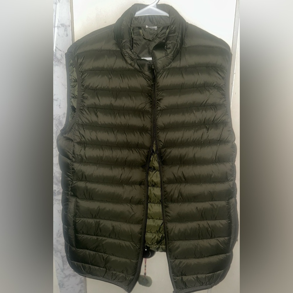 Mens Size Small Vest.